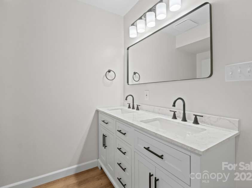 1017 21st Avenue, Hickory, NC 28601.  MLS# CAR4288585, YatesRealty ID 34952. 