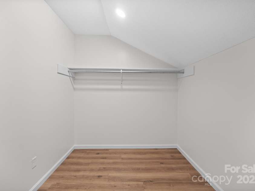 1017 21st Avenue, Hickory, NC 28601.  MLS# CAR4288585, YatesRealty ID 34952. 