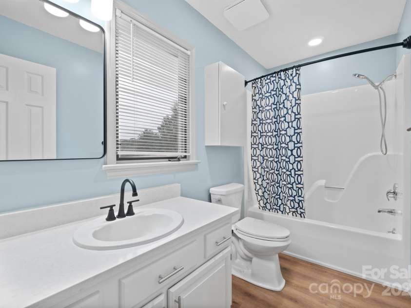 1017 21st Avenue, Hickory, NC 28601.  MLS# CAR4288585, YatesRealty ID 34952. 