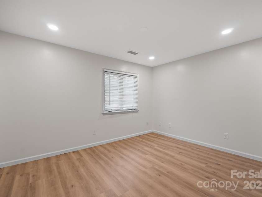 1017 21st Avenue, Hickory, NC 28601.  MLS# CAR4288585, YatesRealty ID 34952. 