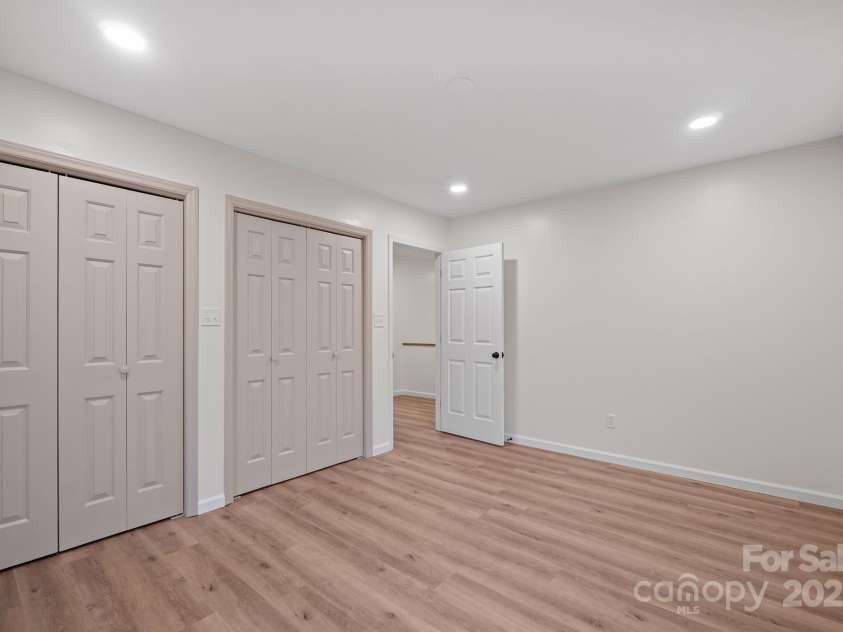 1017 21st Avenue, Hickory, NC 28601.  MLS# CAR4288585, YatesRealty ID 34952. 