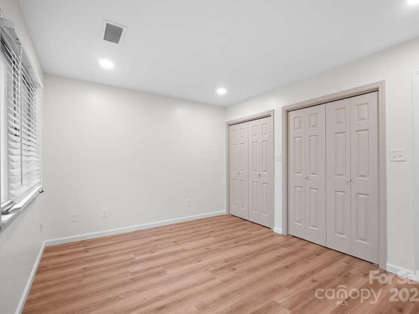 1017 21st Avenue, Hickory, NC 28601.  MLS# CAR4288585, YatesRealty ID 34952. 