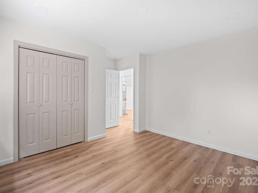 1017 21st Avenue, Hickory, NC 28601.  MLS# CAR4288585, YatesRealty ID 34952. 