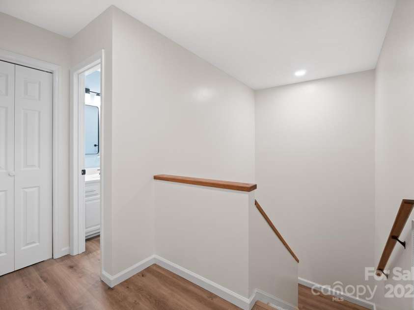 1017 21st Avenue, Hickory, NC 28601.  MLS# CAR4288585, YatesRealty ID 34952. 