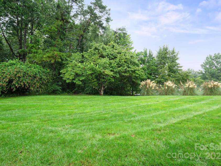 1017 21st Avenue, Hickory, NC 28601.  MLS# CAR4288585, YatesRealty ID 34952. 