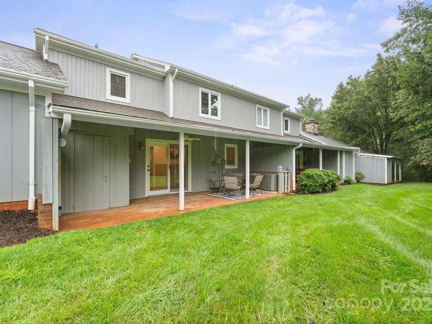 1017 21st Avenue, Hickory, NC 28601.  MLS# CAR4288585, YatesRealty ID 34952. 