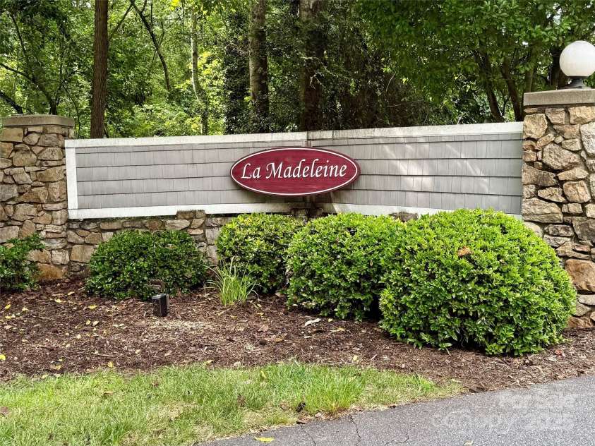 1017 21st Avenue, Hickory, NC 28601.  MLS# CAR4288585, YatesRealty ID 34952. 