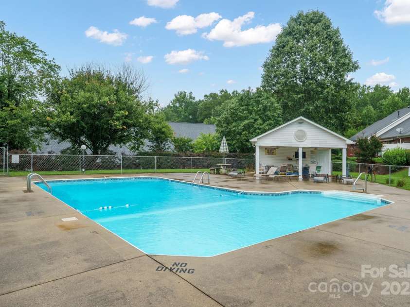 1017 21st Avenue, Hickory, NC 28601.  MLS# CAR4288585, YatesRealty ID 34952. 