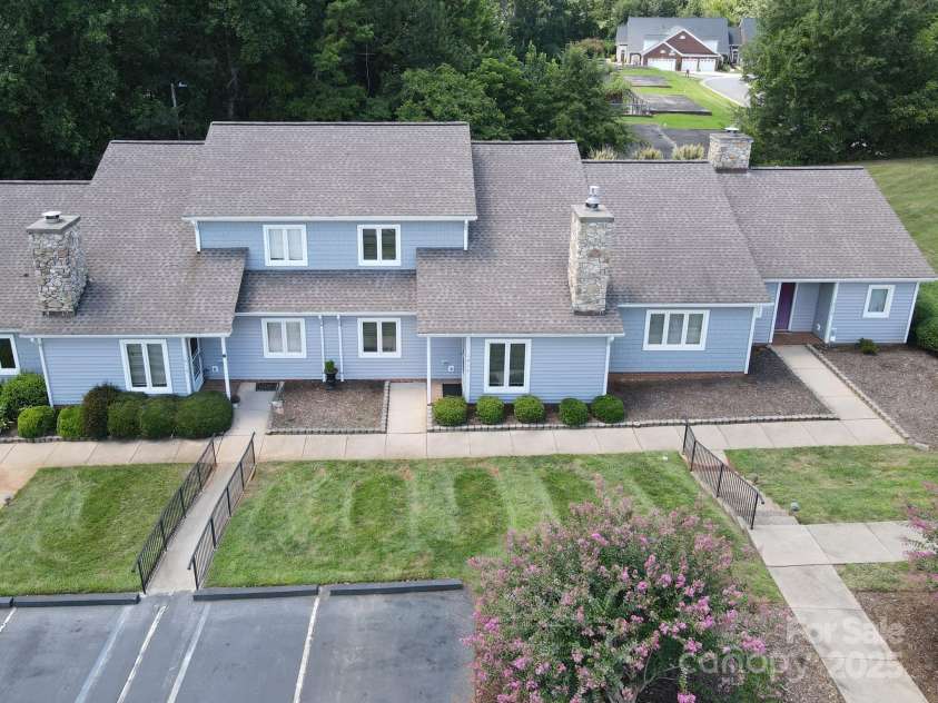 1017 21st Avenue, Hickory, NC 28601.  MLS# CAR4288585, YatesRealty ID 34952. 