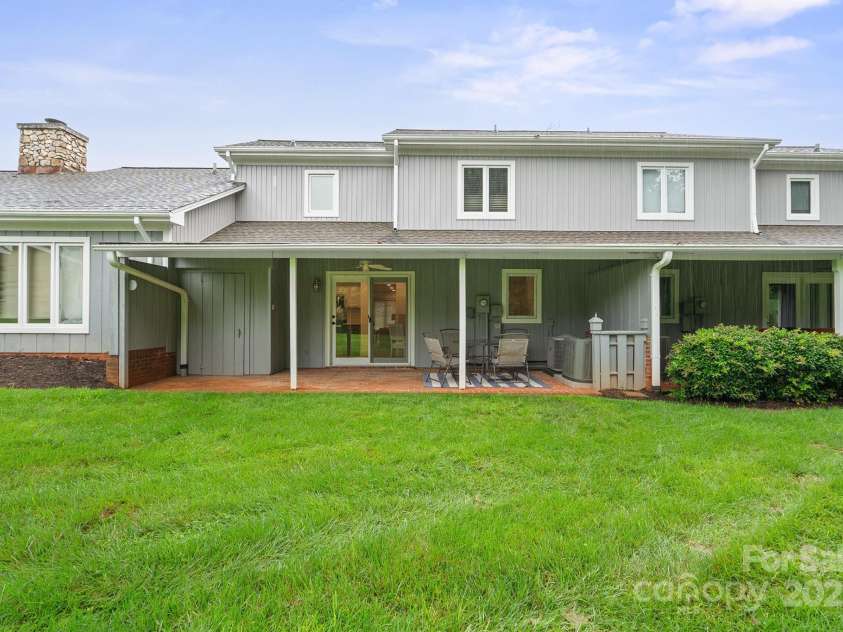 1017 21st Avenue, Hickory, NC 28601.  MLS# CAR4288585, YatesRealty ID 34952. 