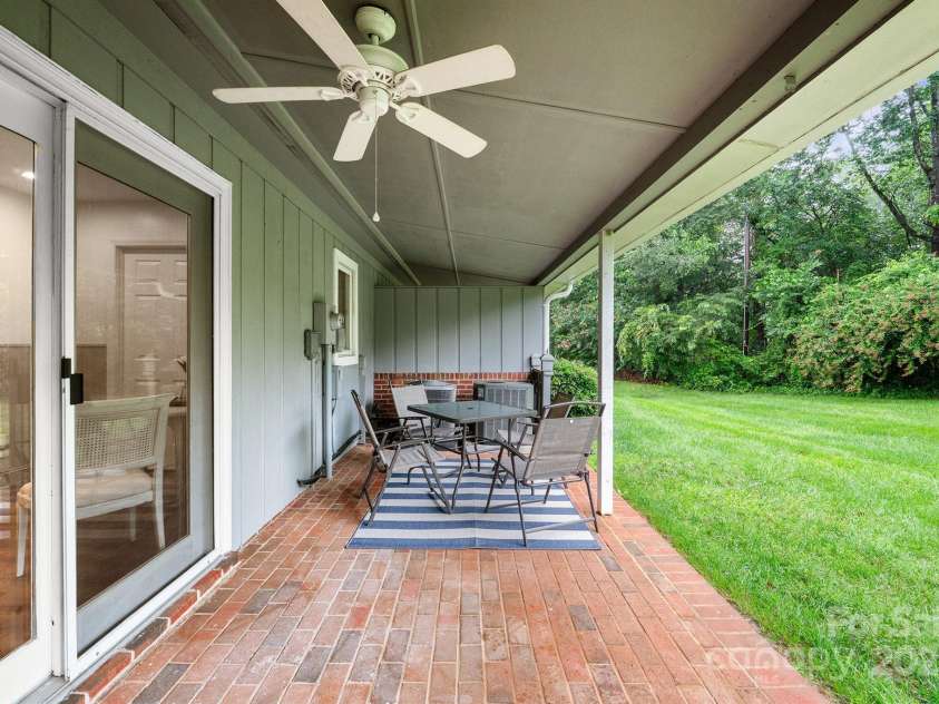 1017 21st Avenue, Hickory, NC 28601.  MLS# CAR4288585, YatesRealty ID 34952. 