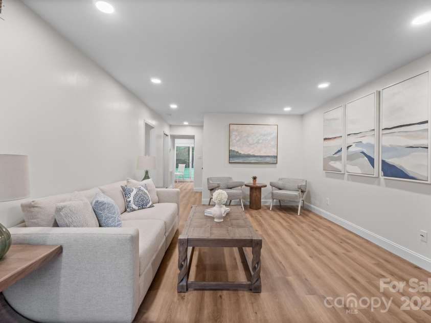 1017 21st Avenue, Hickory, NC 28601.  MLS# CAR4288585, YatesRealty ID 34952. 