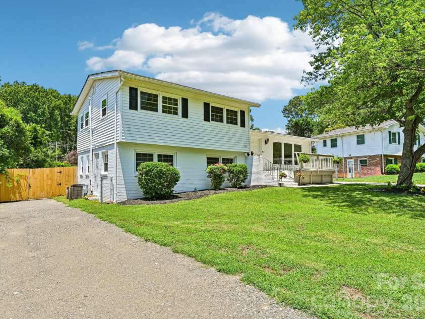 923 Yuma Street, Charlotte, NC 28213.  MLS# CAR4397839, YatesRealty ID 34953. 
