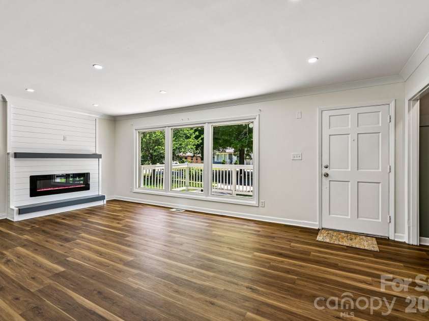 923 Yuma Street, Charlotte, NC 28213.  MLS# CAR4397839, YatesRealty ID 34953. 