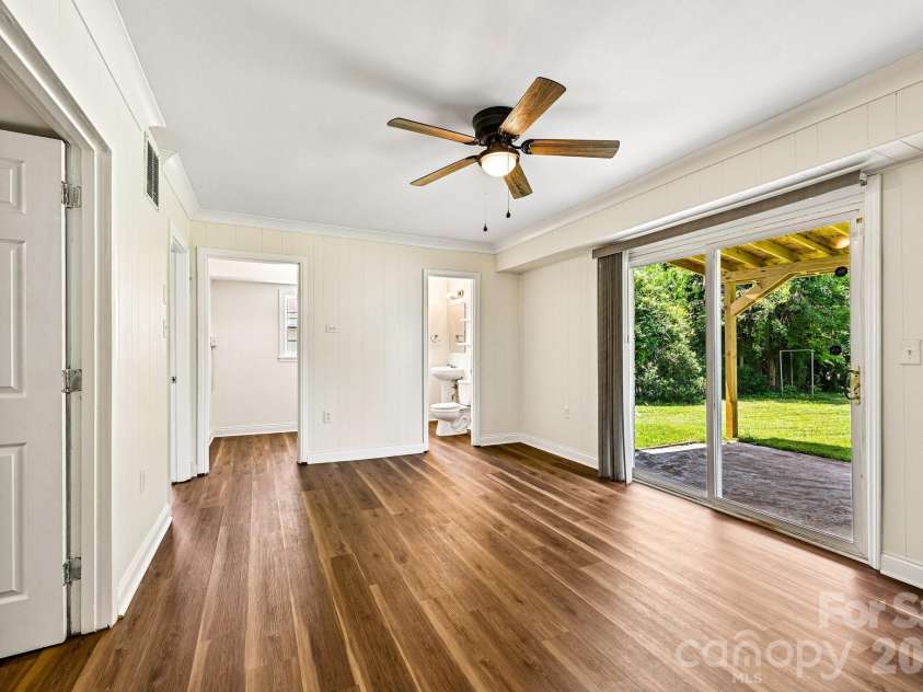 923 Yuma Street, Charlotte, NC 28213.  MLS# CAR4397839, YatesRealty ID 34953. 