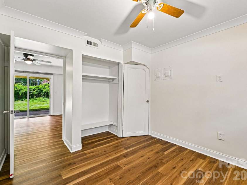923 Yuma Street, Charlotte, NC 28213.  MLS# CAR4397839, YatesRealty ID 34953. 