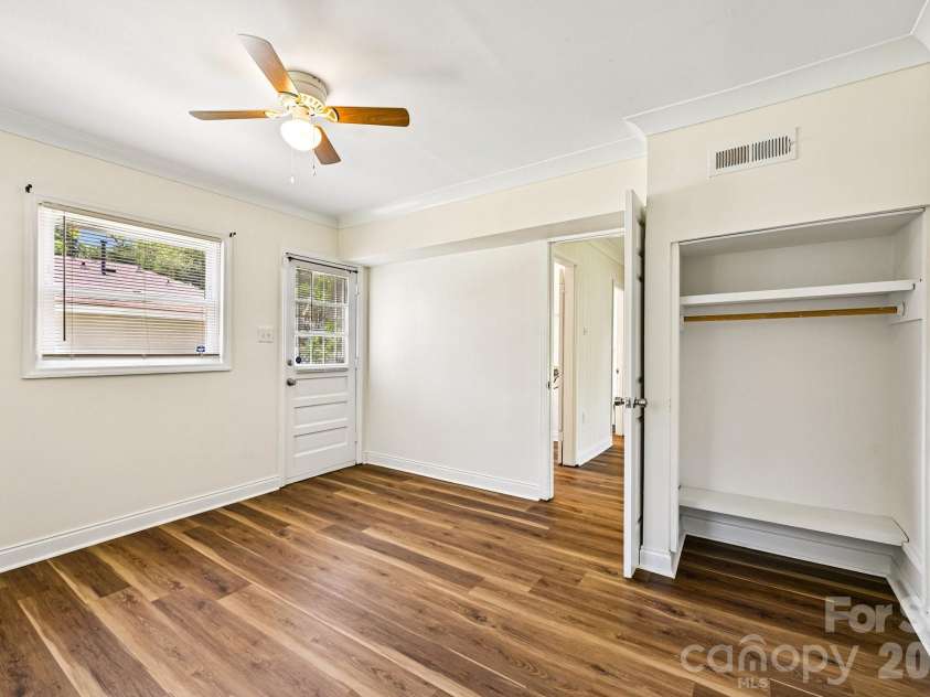 923 Yuma Street, Charlotte, NC 28213.  MLS# CAR4397839, YatesRealty ID 34953. 