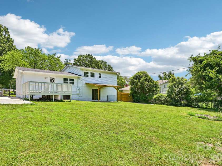 923 Yuma Street, Charlotte, NC 28213.  MLS# CAR4397839, YatesRealty ID 34953. 