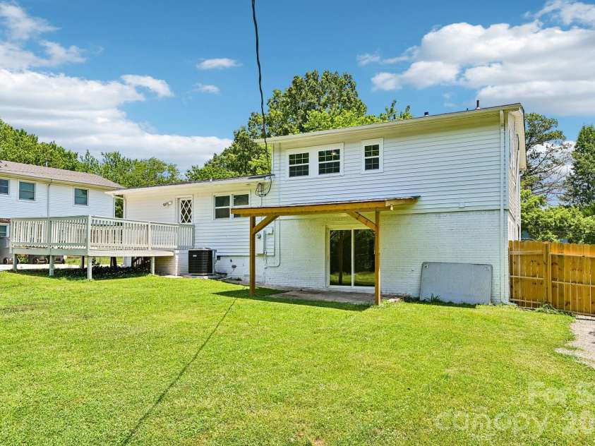 923 Yuma Street, Charlotte, NC 28213.  MLS# CAR4397839, YatesRealty ID 34953. 