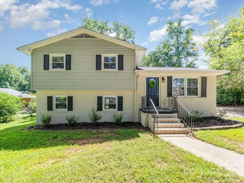 115 Northcrest Drive, Kannapolis, NC 28081.  MLS# CAR4296020, YatesRealty ID 34954. 