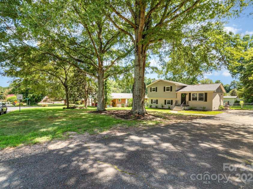 115 Northcrest Drive, Kannapolis, NC 28081.  MLS# CAR4296020, YatesRealty ID 34954. 