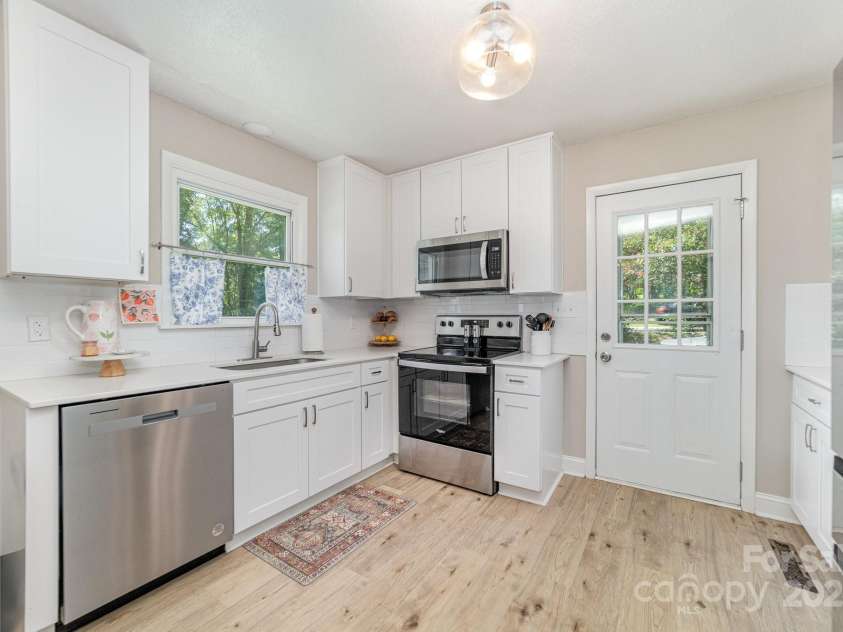 115 Northcrest Drive, Kannapolis, NC 28081.  MLS# CAR4296020, YatesRealty ID 34954. 