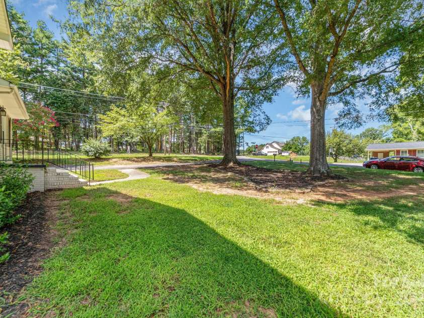 115 Northcrest Drive, Kannapolis, NC 28081.  MLS# CAR4296020, YatesRealty ID 34954. 