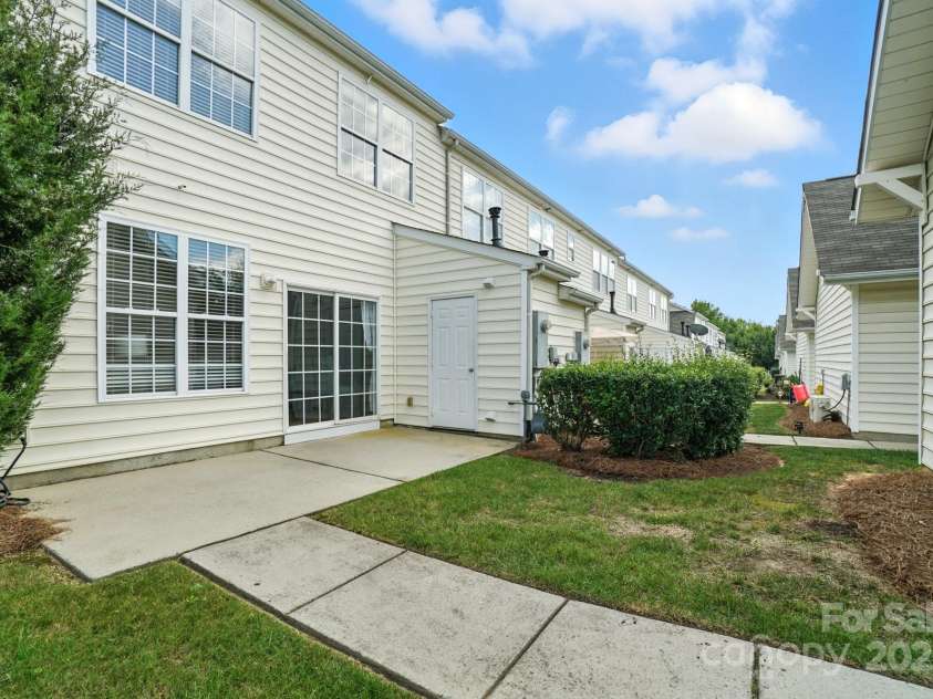 1136 Hammond Drive, Matthews, NC 28104.  MLS# CAR4296408, YatesRealty ID 34955. Backyard