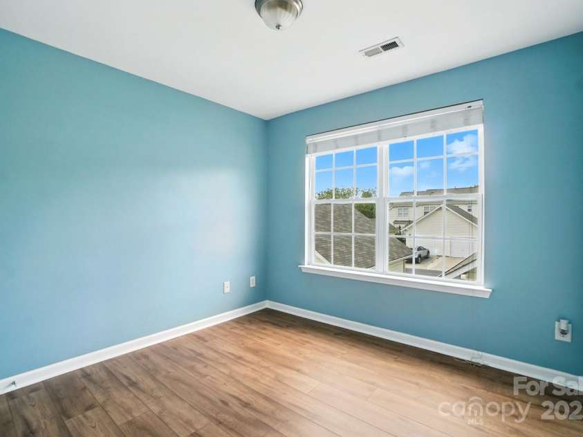 1136 Hammond Drive, Matthews, NC 28104.  MLS# CAR4296408, YatesRealty ID 34955. Bed 3