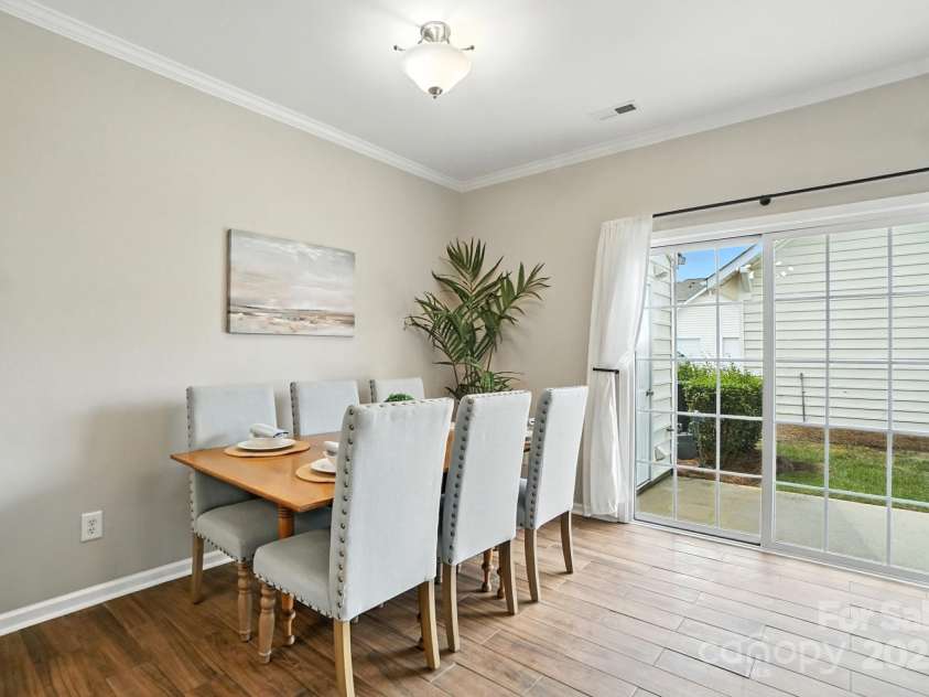 1136 Hammond Drive, Matthews, NC 28104.  MLS# CAR4296408, YatesRealty ID 34955. Dining area