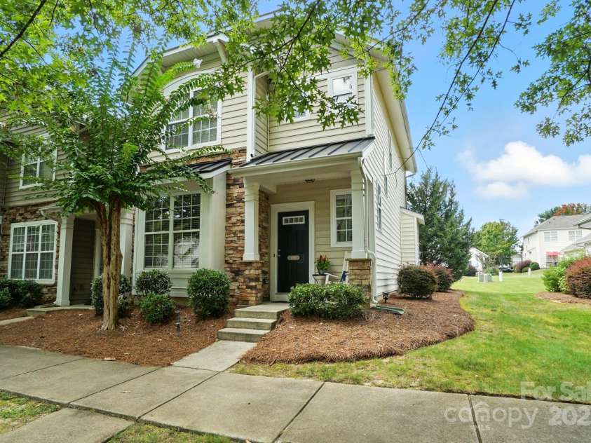 1136 Hammond Drive, Matthews, NC 28104.  MLS# CAR4296408, YatesRealty ID 34955. End unit