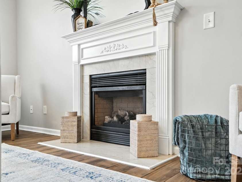 1136 Hammond Drive, Matthews, NC 28104.  MLS# CAR4296408, YatesRealty ID 34955. Gas Fireplace