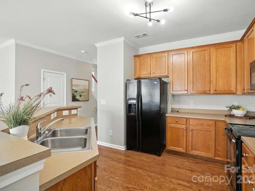 1136 Hammond Drive, Matthews, NC 28104.  MLS# CAR4296408, YatesRealty ID 34955. Kitchen