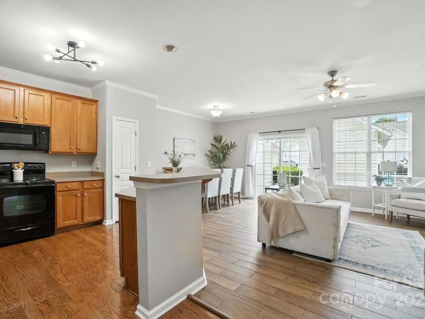 1136 Hammond Drive, Matthews, NC 28104.  MLS# CAR4296408, YatesRealty ID 34955. Open floor plan