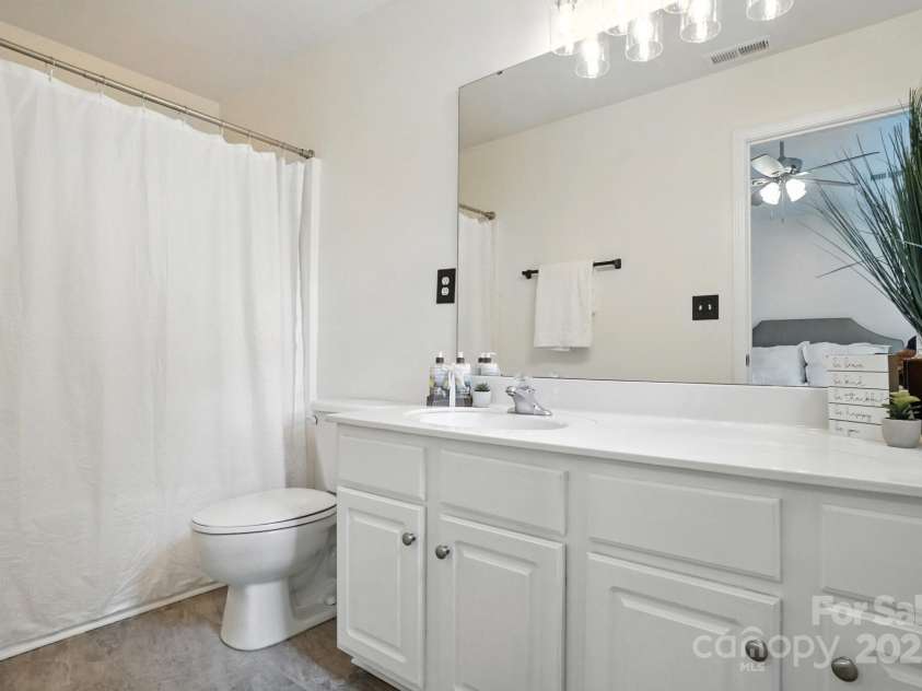 1136 Hammond Drive, Matthews, NC 28104.  MLS# CAR4296408, YatesRealty ID 34955. Primary Bedroom