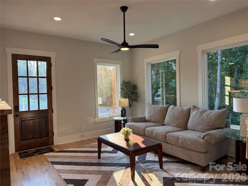 2334 Eagle Glen Court, Gastonia, NC 28056.  MLS# CAR4400481, YatesRealty ID 34955. Livingroom