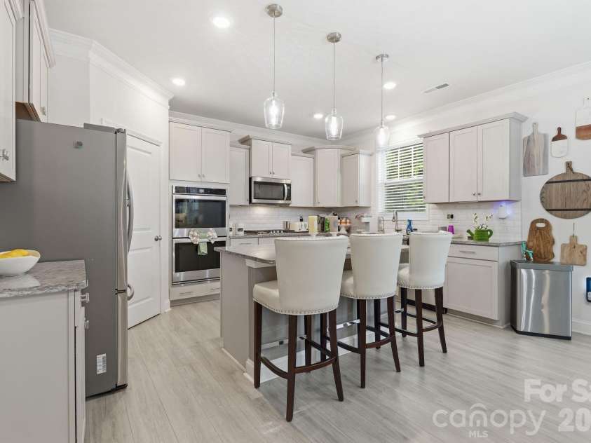 108 Northstone Road, Mooresville, NC 28115.  MLS# CAR4382217, YatesRealty ID 34959. Kitchen with Walk-In Pantry