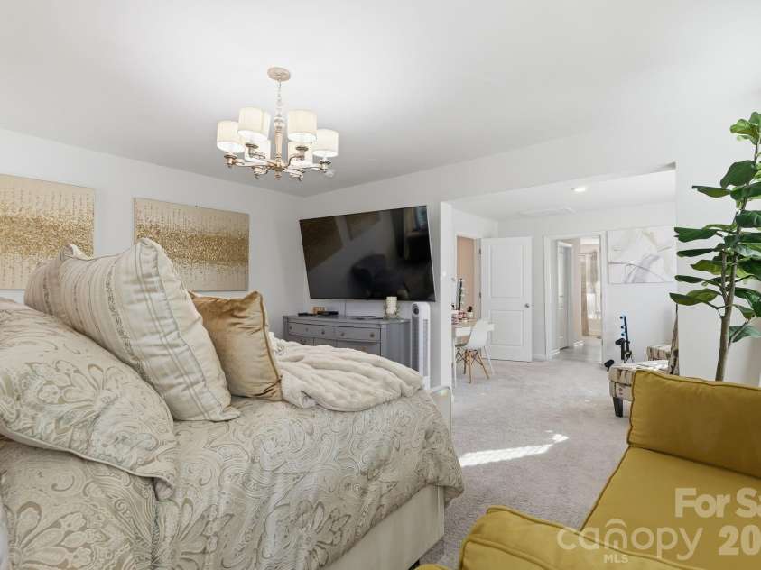 108 Northstone Road, Mooresville, NC 28115.  MLS# CAR4382217, YatesRealty ID 34959. Stunning Primary Suite