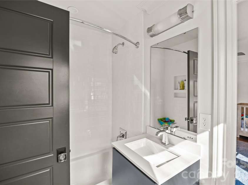 1935 Queens Road, Charlotte, NC 28207.  MLS# CAR4337895, YatesRealty ID 3496. 