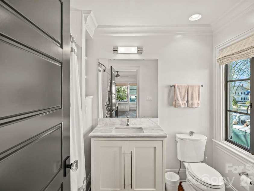 1935 Queens Road, Charlotte, NC 28207.  MLS# CAR4337895, YatesRealty ID 3496. 