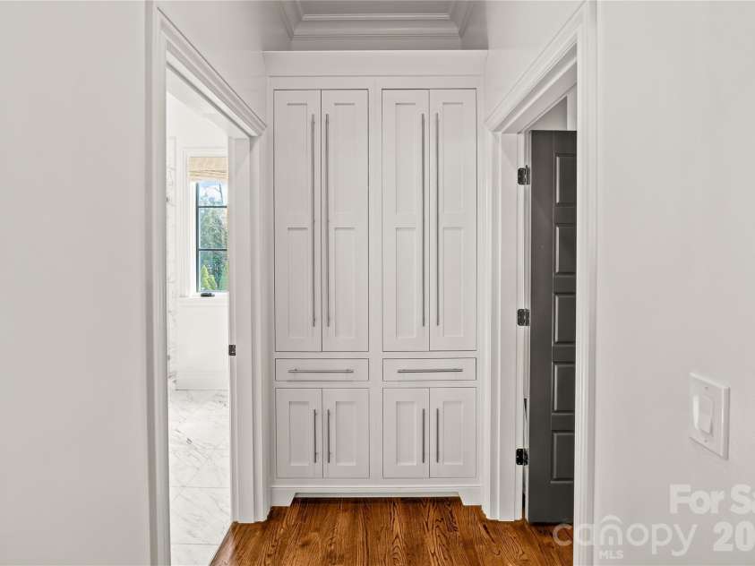 1935 Queens Road, Charlotte, NC 28207.  MLS# CAR4337895, YatesRealty ID 3496. 