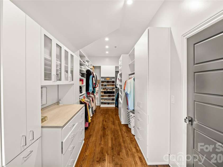 1935 Queens Road, Charlotte, NC 28207.  MLS# CAR4337895, YatesRealty ID 3496. 