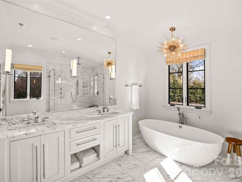 1935 Queens Road, Charlotte, NC 28207.  MLS# CAR4337895, YatesRealty ID 3496. 