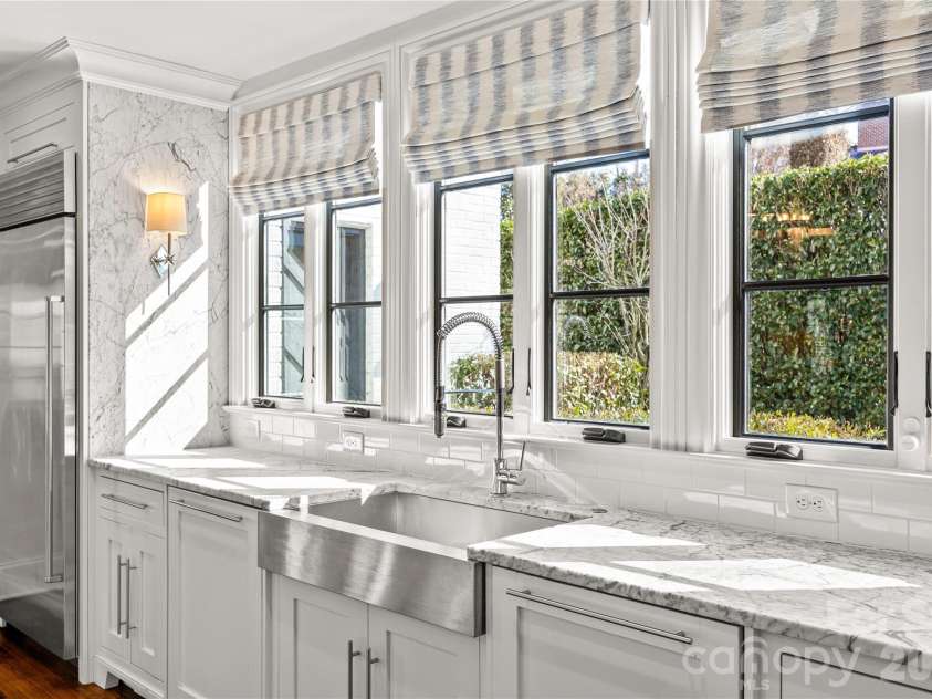 1935 Queens Road, Charlotte, NC 28207.  MLS# CAR4337895, YatesRealty ID 3496. 