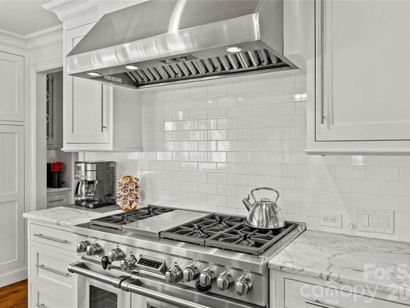 1935 Queens Road, Charlotte, NC 28207.  MLS# CAR4337895, YatesRealty ID 3496. 