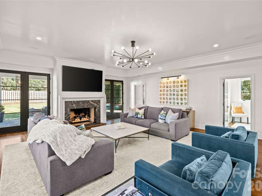 1935 Queens Road, Charlotte, NC 28207.  MLS# CAR4337895, YatesRealty ID 3496. 