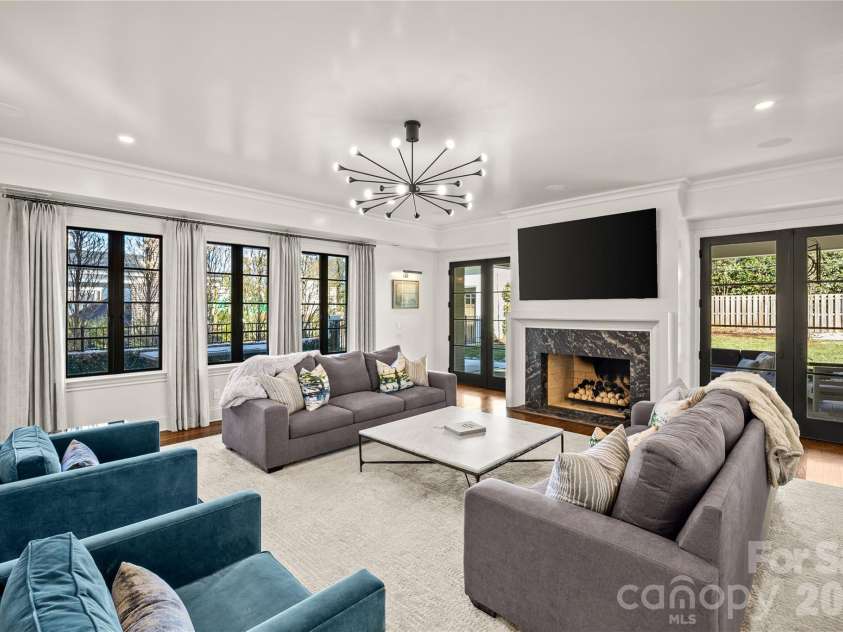 1935 Queens Road, Charlotte, NC 28207.  MLS# CAR4337895, YatesRealty ID 3496. 