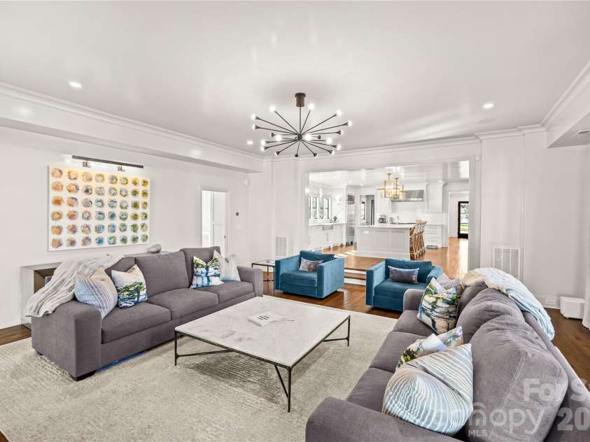 1935 Queens Road, Charlotte, NC 28207.  MLS# CAR4337895, YatesRealty ID 3496. 