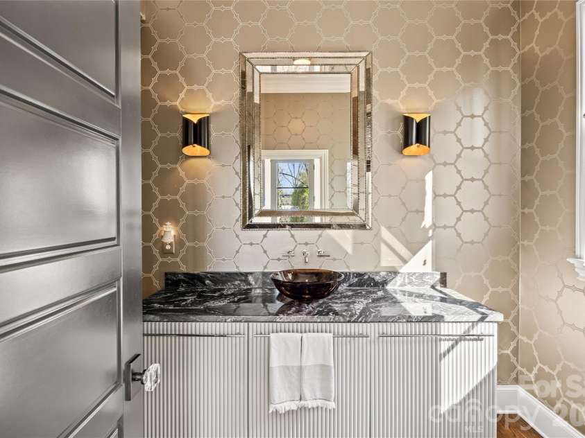 1935 Queens Road, Charlotte, NC 28207.  MLS# CAR4337895, YatesRealty ID 3496. 