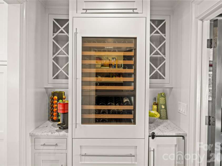 1935 Queens Road, Charlotte, NC 28207.  MLS# CAR4337895, YatesRealty ID 3496. 